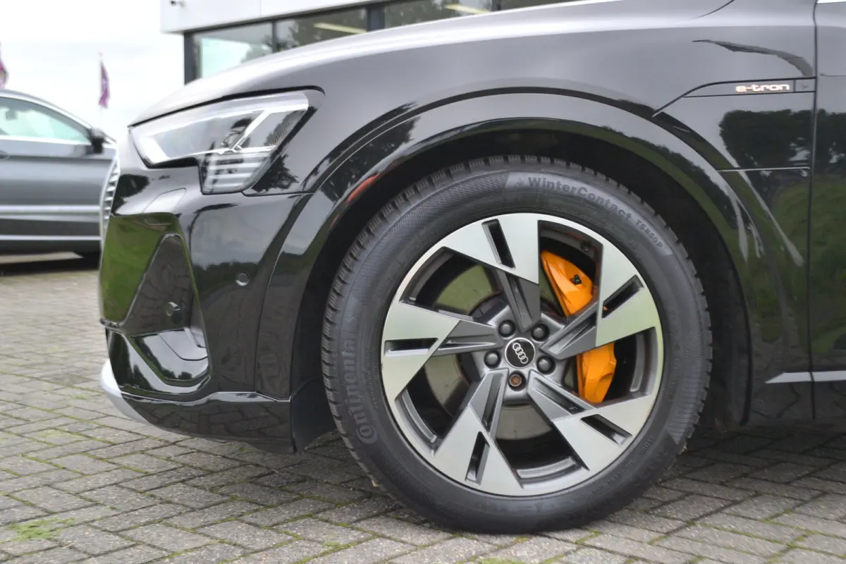 55 quattro S-Line 95 kWh Panoramdak | Trekhaak | Stoelen v el geheug. | Achteruitrijcamera | Keyless |