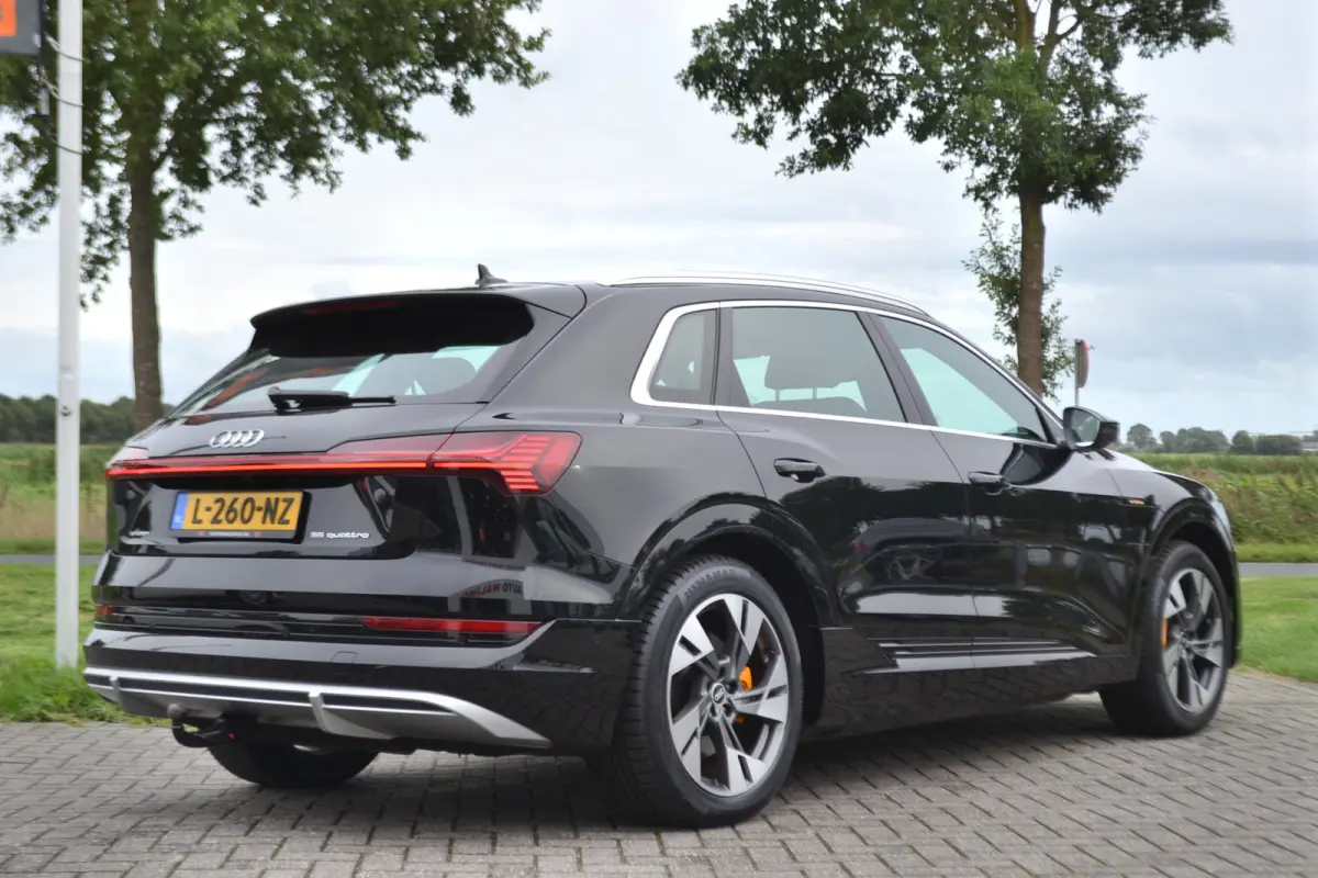 55 quattro S-Line 95 kWh Panoramdak | Trekhaak | Stoelen v el geheug. | Achteruitrijcamera | Keyless |