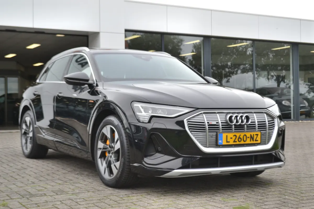 55 quattro S-Line 95 kWh Panoramdak | Trekhaak | Stoelen v el geheug. | Achteruitrijcamera | Keyless |
