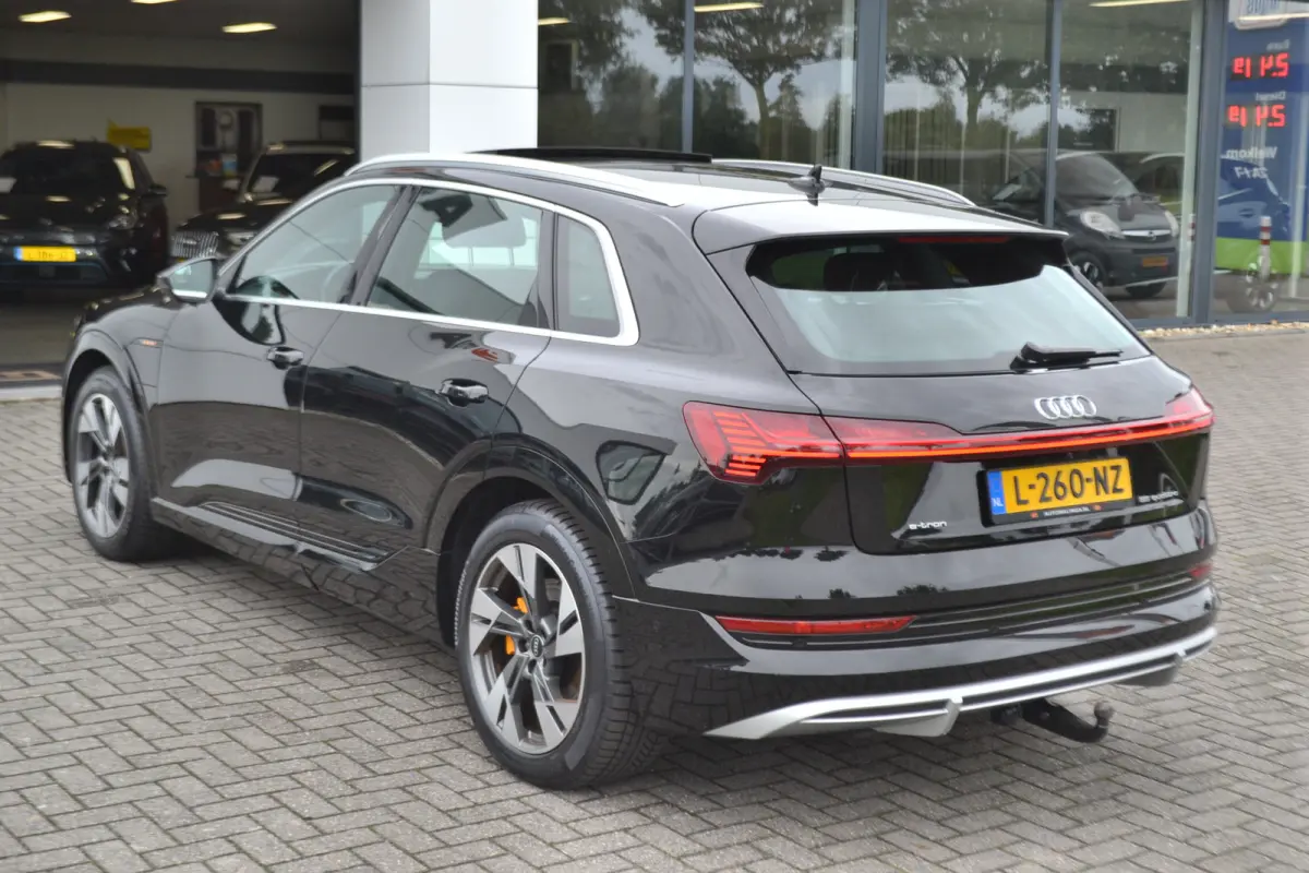 55 quattro S-Line 95 kWh Panoramdak | Trekhaak | Stoelen v el geheug. | Achteruitrijcamera | Keyless |