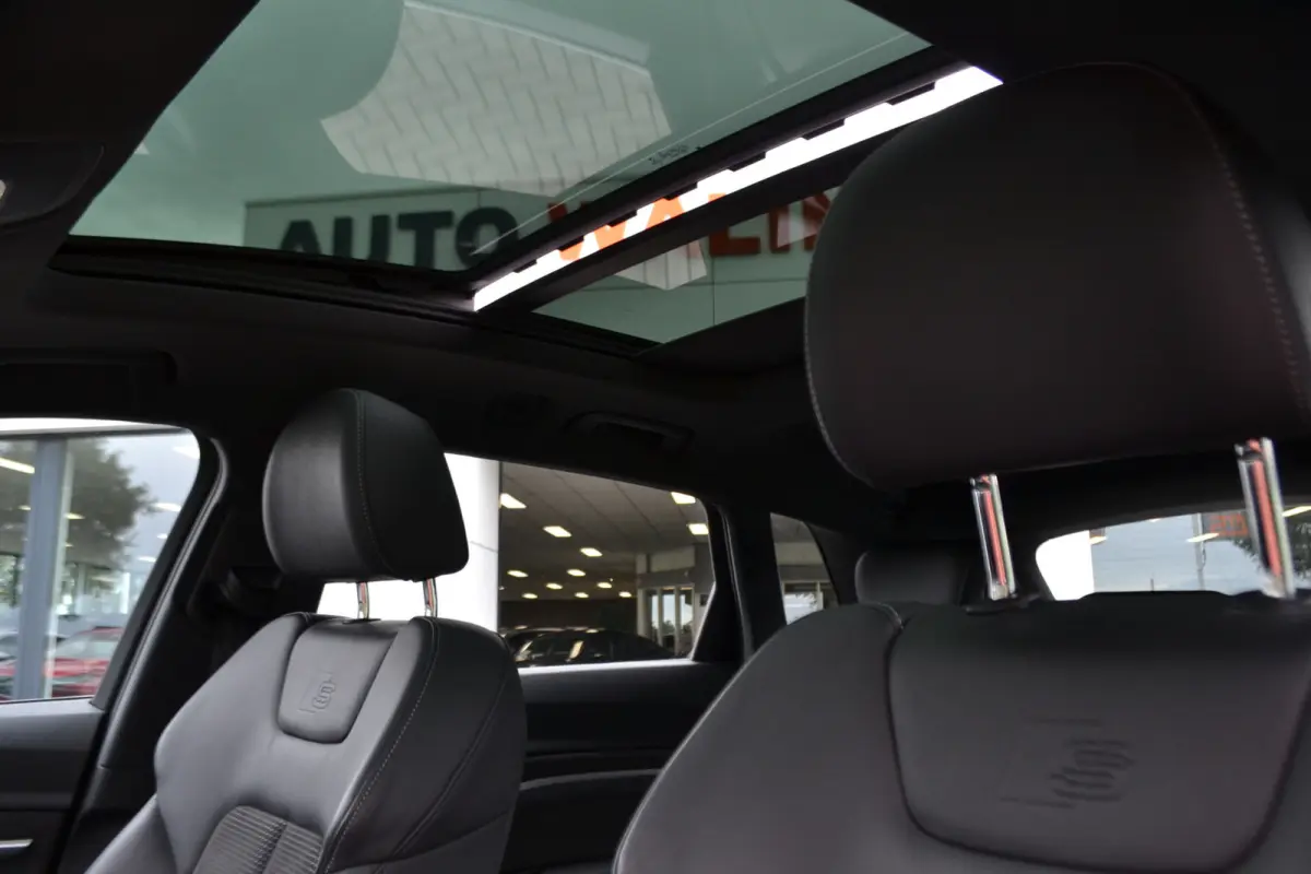 55 quattro S-Line 95 kWh Panoramdak | Trekhaak | Stoelen v el geheug. | Achteruitrijcamera | Keyless |