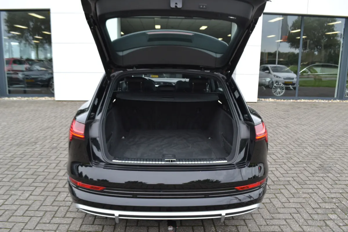 55 quattro S-Line 95 kWh Panoramdak | Trekhaak | Stoelen v el geheug. | Achteruitrijcamera | Keyless |