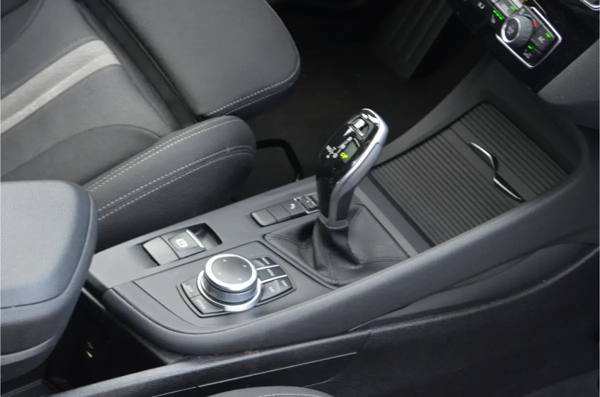 sDrive20i 180pk Automaat | Panoramdak | Carplay | Head Up | Achteruitrij camera |Stoelverwarming | Dealer Metallic Lak