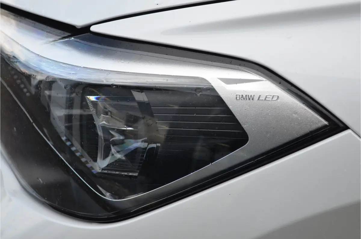 sDrive20i 180pk Automaat | Panoramdak | Carplay | Head Up | Achteruitrij camera |Stoelverwarming | Dealer Metallic Lak
