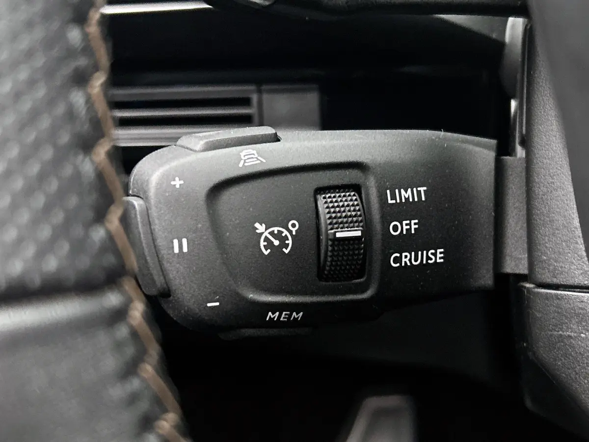 1.5 BlueHDi 130 S&S EAT8 GT | Apple Carplay / Android Auto | Achteruitrijcamera | Parkeersensoren | Panoramadak | Trekhaak |