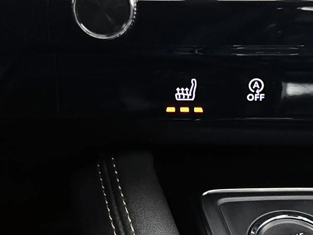 1.5 BlueHDi 130 S&S EAT8 GT | Apple Carplay / Android Auto | Achteruitrijcamera | Parkeersensoren | Panoramadak | Trekhaak |
