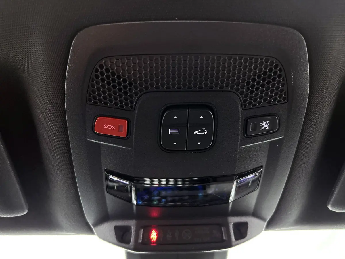 1.5 BlueHDi 130 S&S EAT8 GT | Apple Carplay / Android Auto | Achteruitrijcamera | Parkeersensoren | Panoramadak | Trekhaak |