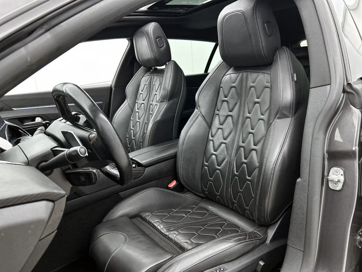 1.5 BlueHDi 130 S&S EAT8 GT | Apple Carplay / Android Auto | Achteruitrijcamera | Parkeersensoren | Panoramadak | Trekhaak |