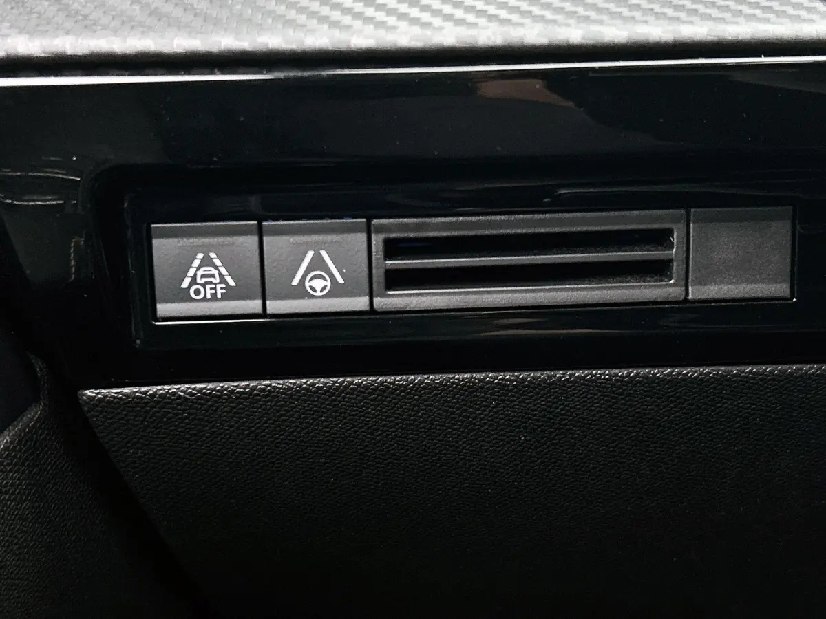 1.5 BlueHDi 130 S&S EAT8 GT | Apple Carplay / Android Auto | Achteruitrijcamera | Parkeersensoren | Panoramadak | Trekhaak |
