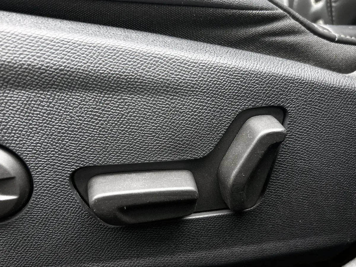 1.5 BlueHDi 130 S&S EAT8 GT | Apple Carplay / Android Auto | Achteruitrijcamera | Parkeersensoren | Panoramadak | Trekhaak |