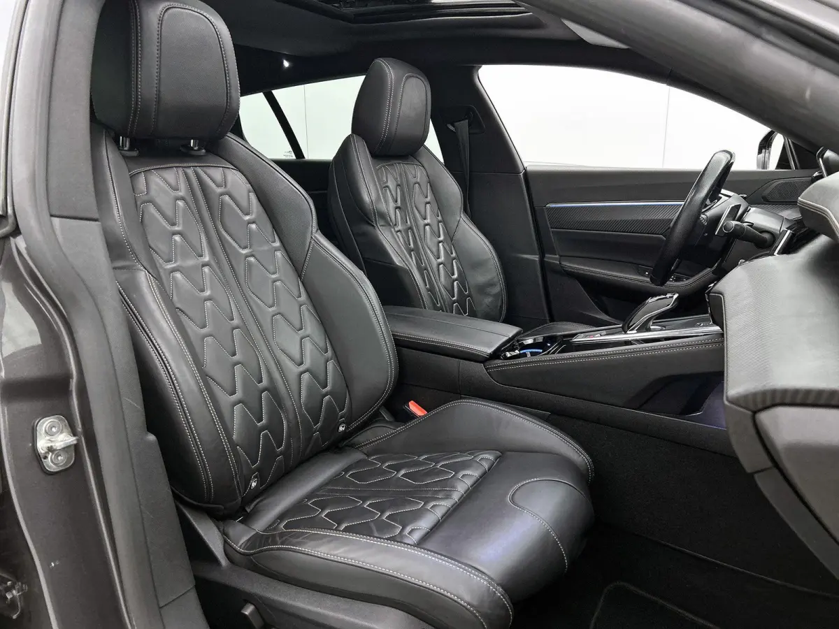 1.5 BlueHDi 130 S&S EAT8 GT | Apple Carplay / Android Auto | Achteruitrijcamera | Parkeersensoren | Panoramadak | Trekhaak |