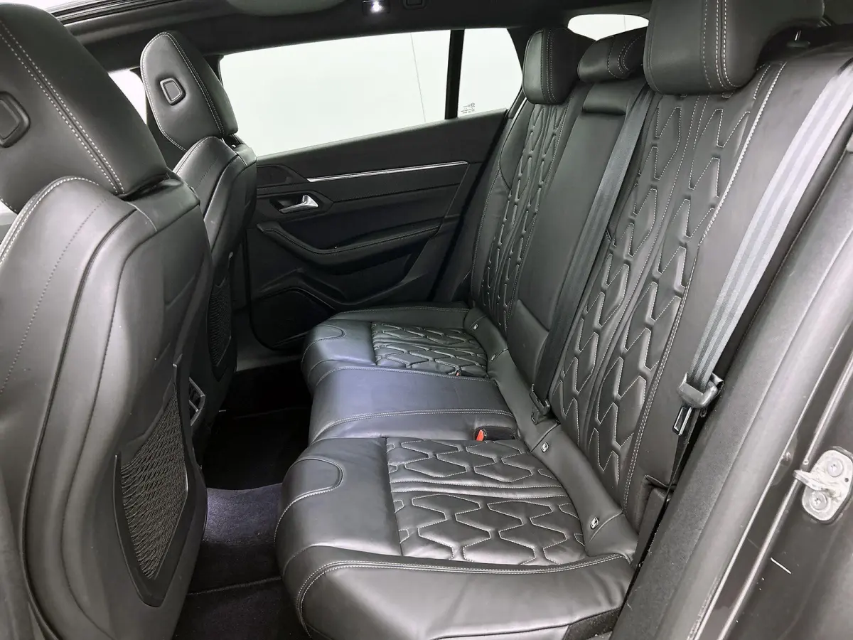1.5 BlueHDi 130 S&S EAT8 GT | Apple Carplay / Android Auto | Achteruitrijcamera | Parkeersensoren | Panoramadak | Trekhaak |