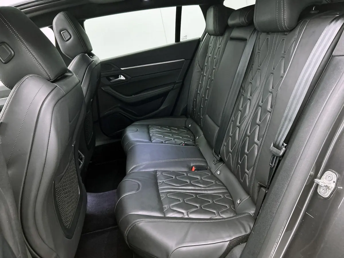 1.5 BlueHDi 130 S&S EAT8 GT | Apple Carplay / Android Auto | Achteruitrijcamera | Parkeersensoren | Panoramadak | Trekhaak |