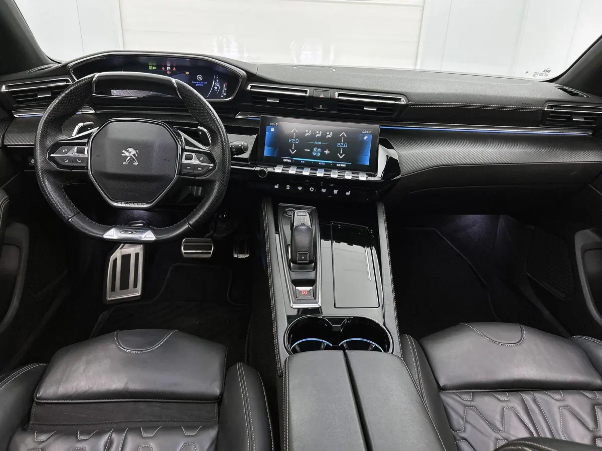1.5 BlueHDi 130 S&S EAT8 GT | Apple Carplay / Android Auto | Achteruitrijcamera | Parkeersensoren | Panoramadak | Trekhaak |
