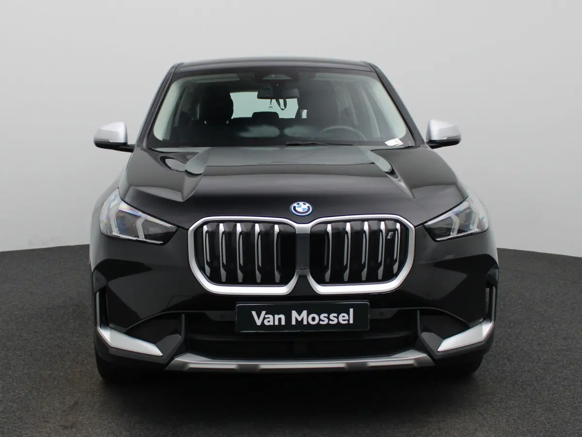 xDrive30 (200kW) | Climate Control | Stoelverwarming | Parkeersensoren | Achteruitrijcamera | Lichtmetalen Velgen |