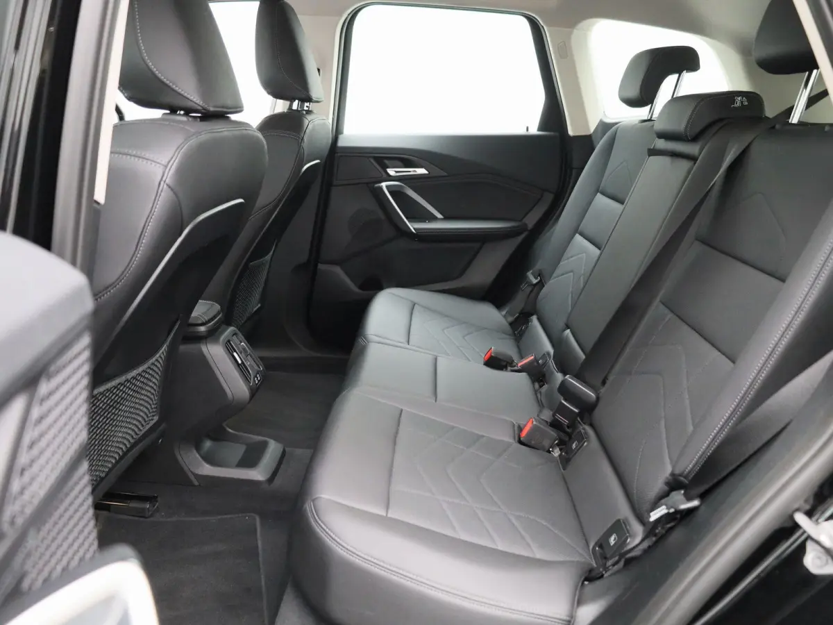xDrive30 (200kW) | Climate Control | Stoelverwarming | Parkeersensoren | Achteruitrijcamera | Lichtmetalen Velgen |