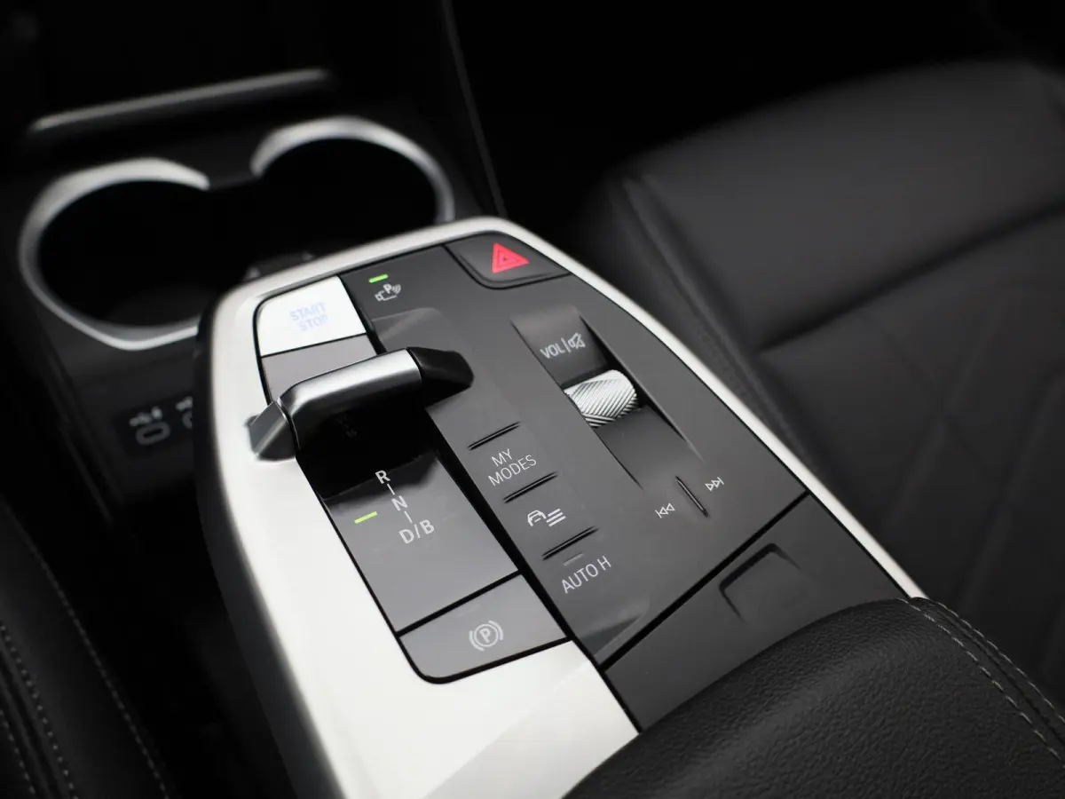 xDrive30 (200kW) | Climate Control | Stoelverwarming | Parkeersensoren | Achteruitrijcamera | Lichtmetalen Velgen |