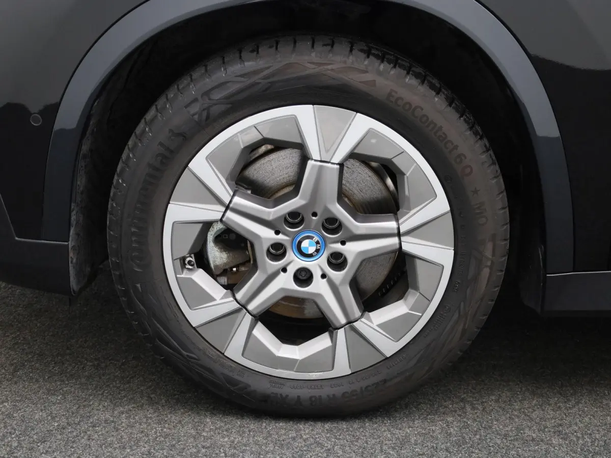 xDrive30 (200kW) | Climate Control | Stoelverwarming | Parkeersensoren | Achteruitrijcamera | Lichtmetalen Velgen |
