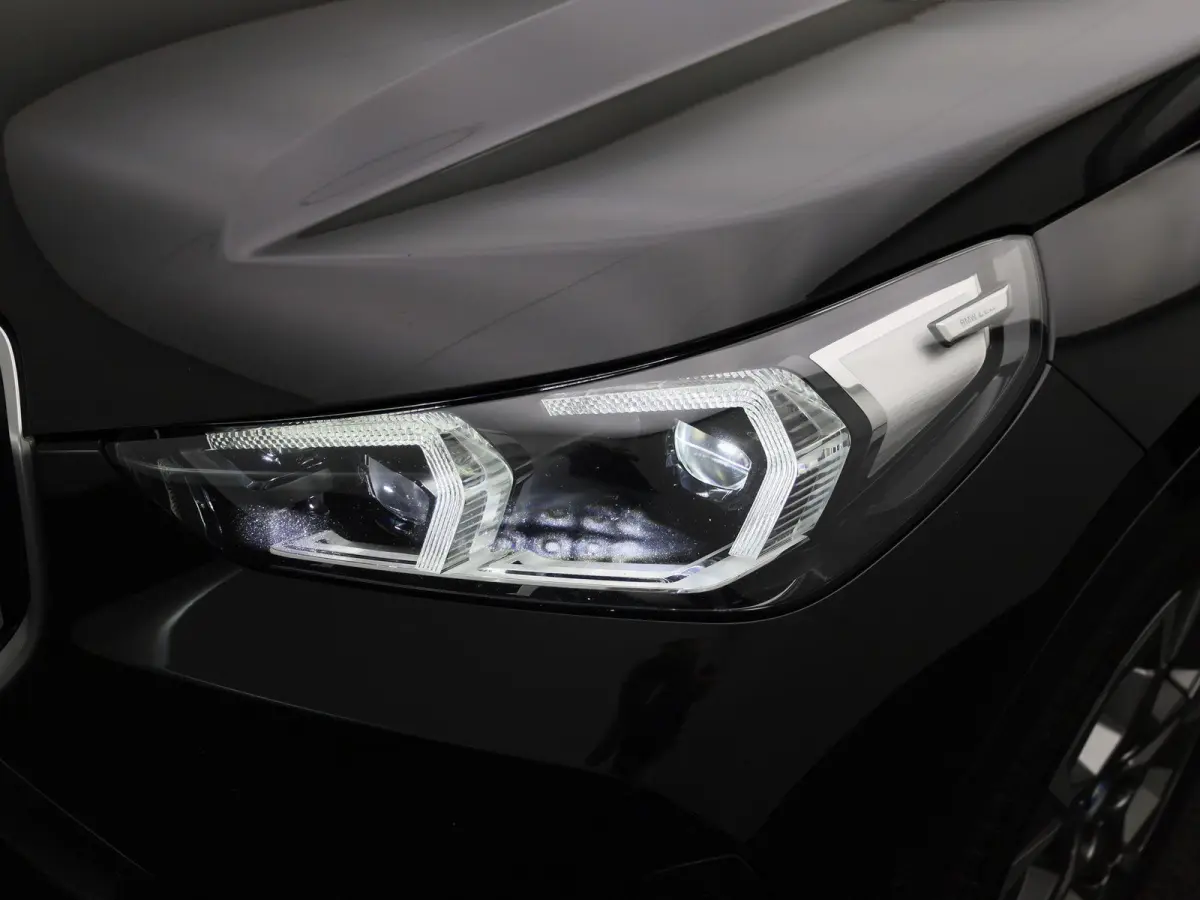 xDrive30 (200kW) | Climate Control | Stoelverwarming | Parkeersensoren | Achteruitrijcamera | Lichtmetalen Velgen |