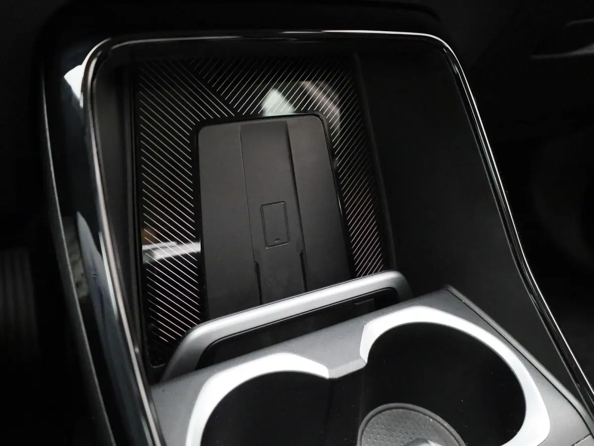 xDrive30 (200kW) | Climate Control | Stoelverwarming | Parkeersensoren | Achteruitrijcamera | Lichtmetalen Velgen |