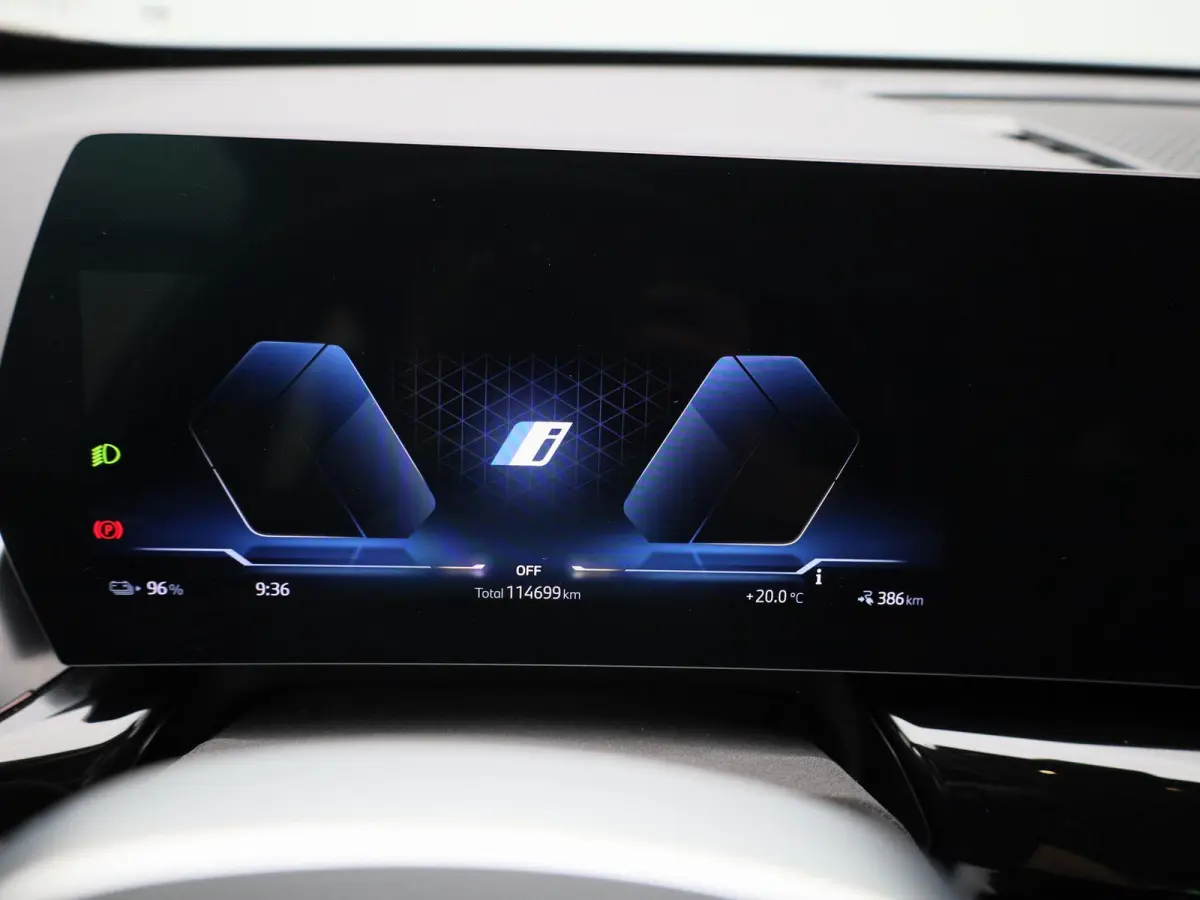 xDrive30 (200kW) | Climate Control | Stoelverwarming | Parkeersensoren | Achteruitrijcamera | Lichtmetalen Velgen |