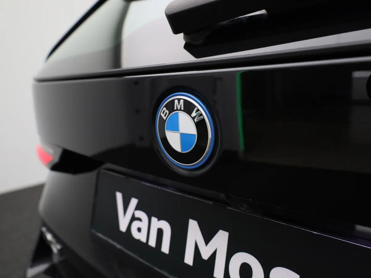 xDrive30 (200kW) | Climate Control | Stoelverwarming | Parkeersensoren | Achteruitrijcamera | Lichtmetalen Velgen |