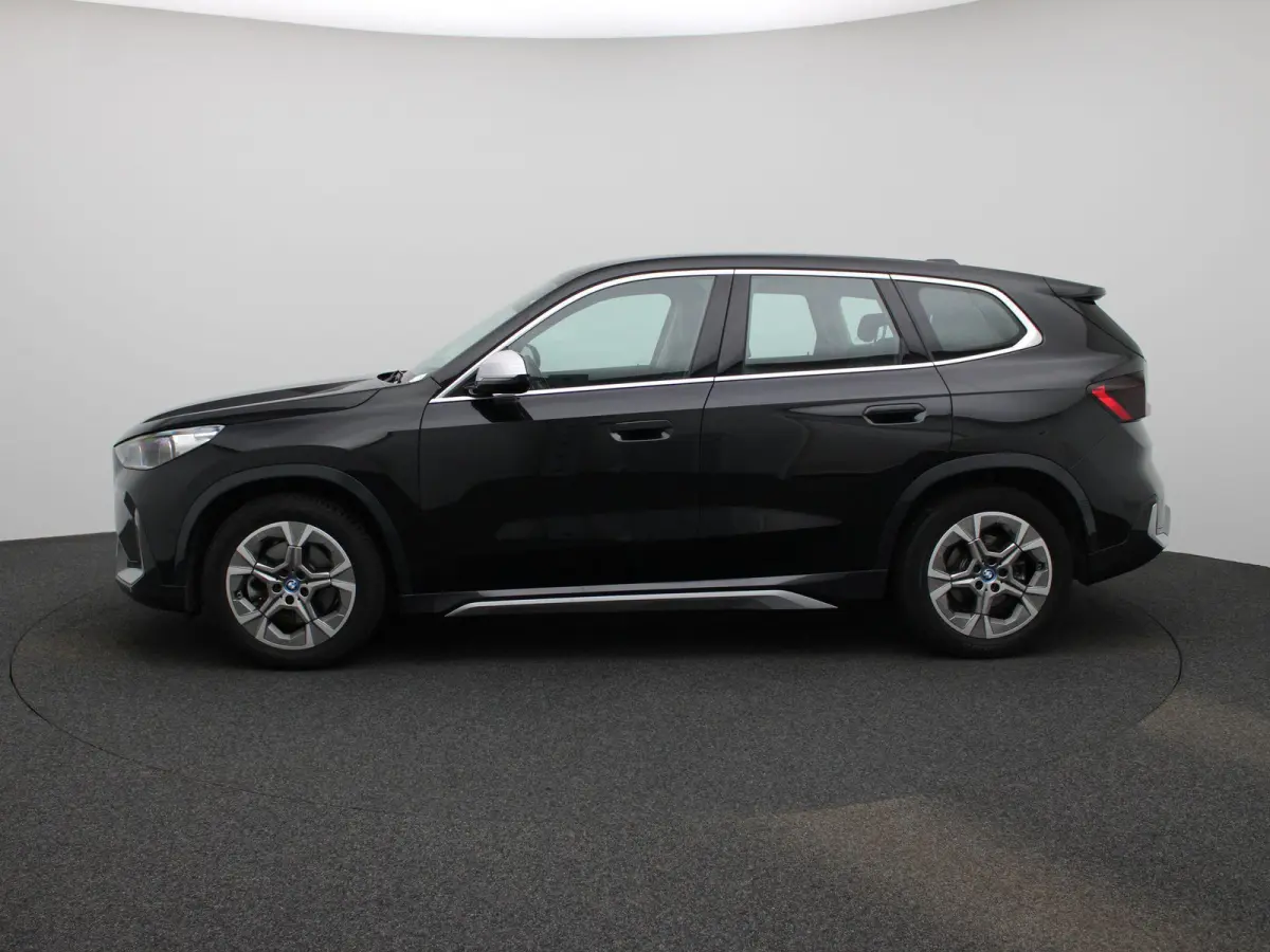 xDrive30 (200kW) | Climate Control | Stoelverwarming | Parkeersensoren | Achteruitrijcamera | Lichtmetalen Velgen |
