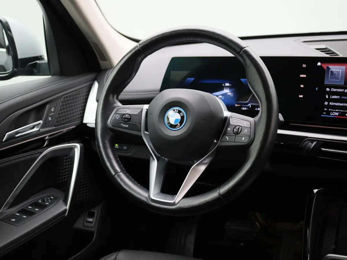 xDrive30 (200kW) | Climate Control | Stoelverwarming | Parkeersensoren | Achteruitrijcamera | Lichtmetalen Velgen |