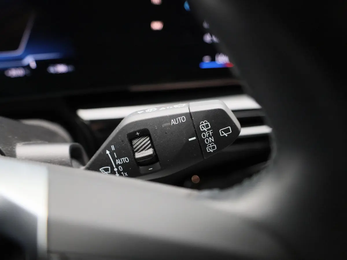xDrive30 (200kW) | Climate Control | Stoelverwarming | Parkeersensoren | Achteruitrijcamera | Lichtmetalen Velgen |