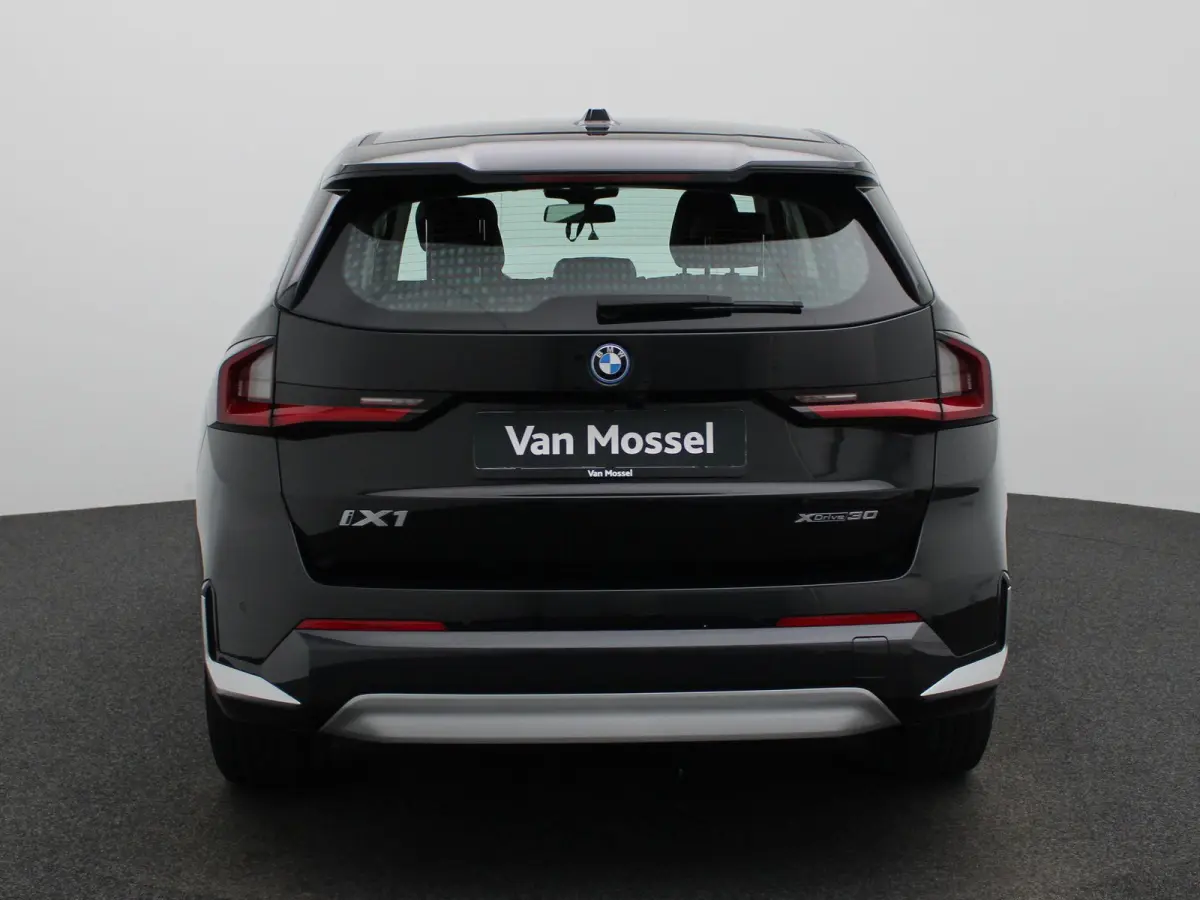 xDrive30 (200kW) | Climate Control | Stoelverwarming | Parkeersensoren | Achteruitrijcamera | Lichtmetalen Velgen |