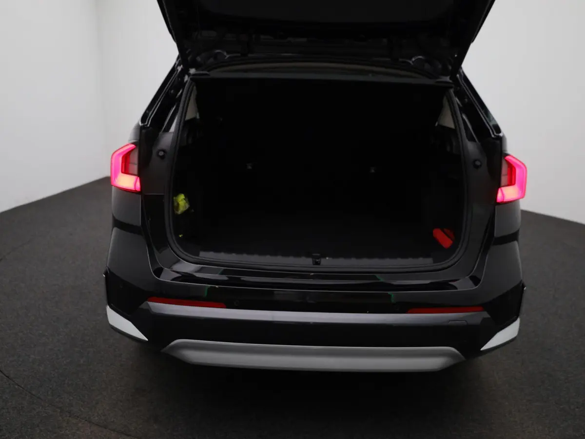 xDrive30 (200kW) | Climate Control | Stoelverwarming | Parkeersensoren | Achteruitrijcamera | Lichtmetalen Velgen |