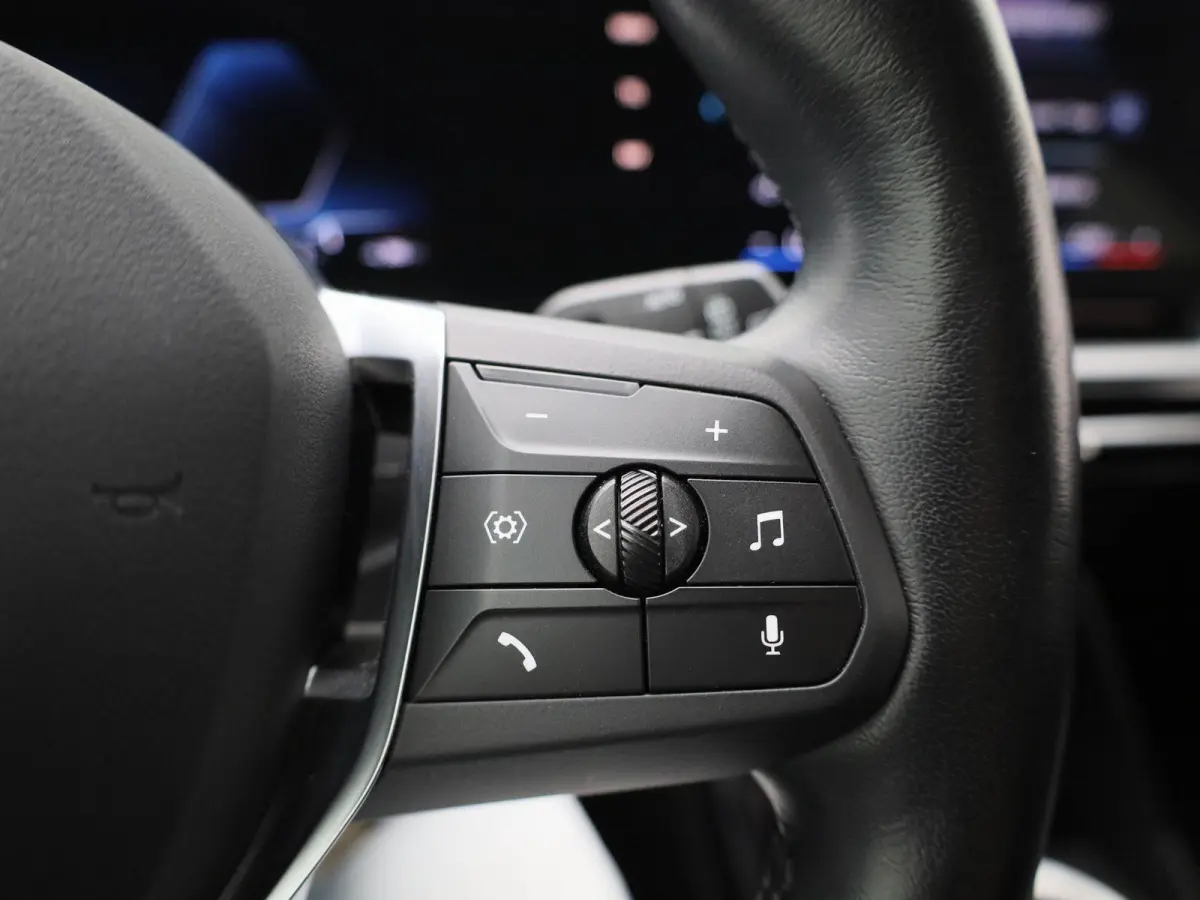 xDrive30 (200kW) | Climate Control | Stoelverwarming | Parkeersensoren | Achteruitrijcamera | Lichtmetalen Velgen |