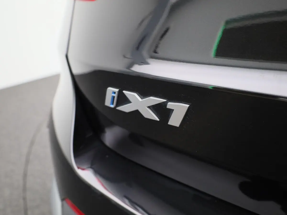xDrive30 (200kW) | Climate Control | Stoelverwarming | Parkeersensoren | Achteruitrijcamera | Lichtmetalen Velgen |