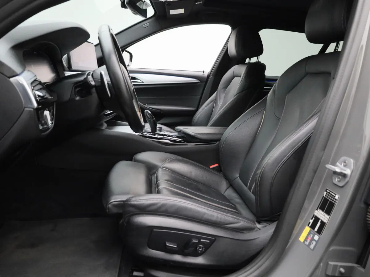 530e 215kW xDrive Auto | Apple Carplay / Android Auto | Panoramadak | Sfeerverlichting | Harman / Kardon | Achteruitrijcamera | Trekhaak |