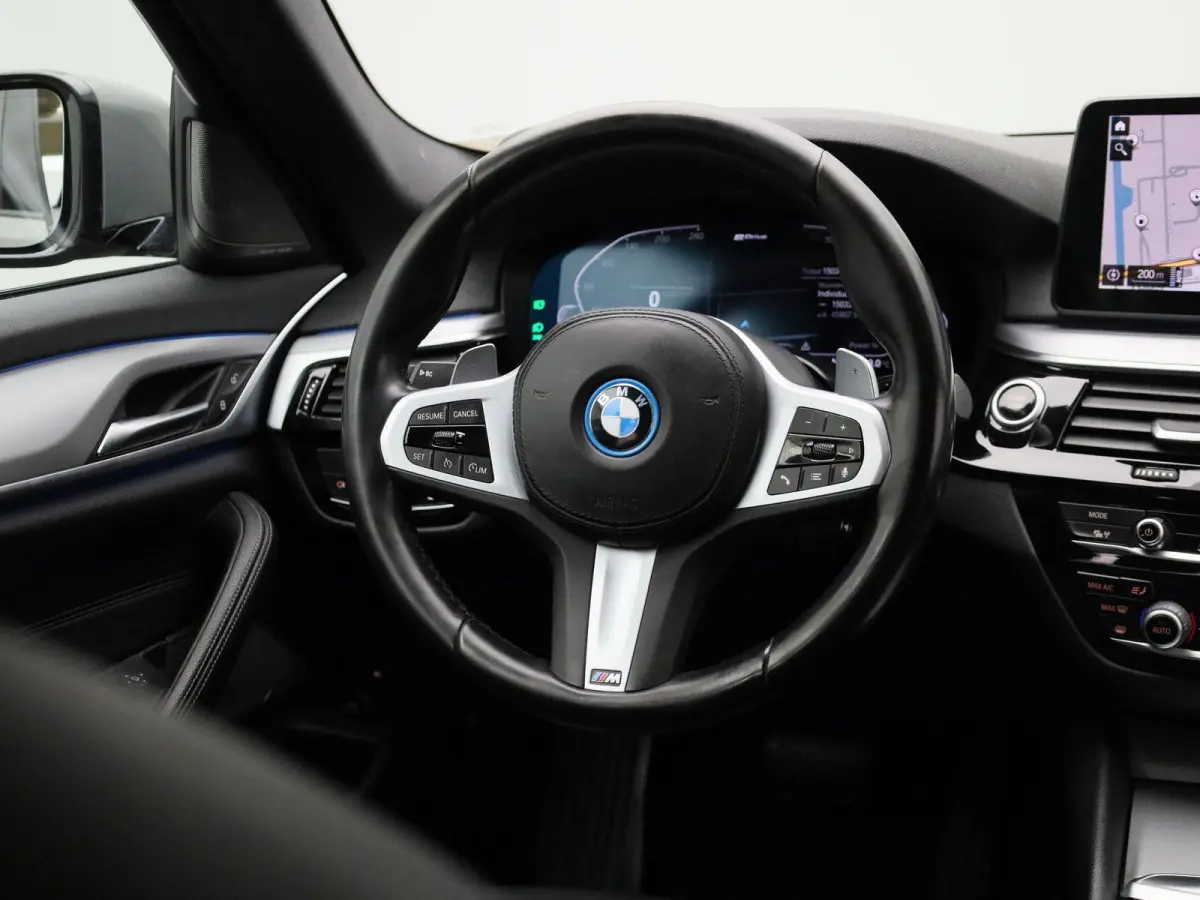 530e 215kW xDrive Auto | Apple Carplay / Android Auto | Panoramadak | Sfeerverlichting | Harman / Kardon | Achteruitrijcamera | Trekhaak |