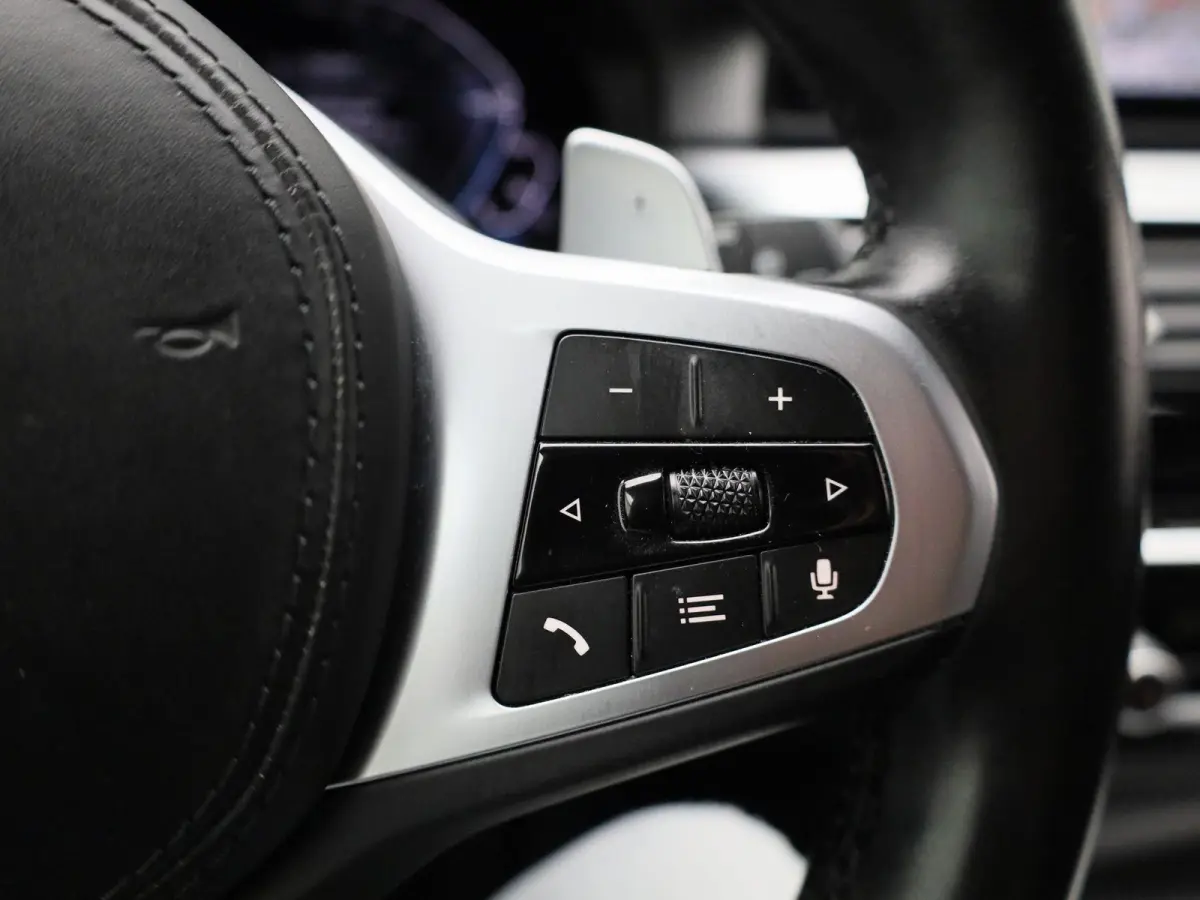 530e 215kW xDrive Auto | Apple Carplay / Android Auto | Panoramadak | Sfeerverlichting | Harman / Kardon | Achteruitrijcamera | Trekhaak |