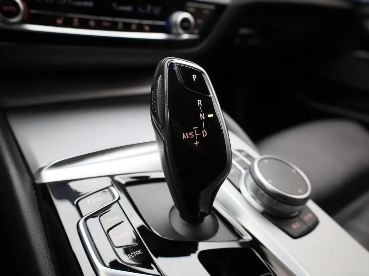 530e 215kW xDrive Auto | Apple Carplay / Android Auto | Panoramadak | Sfeerverlichting | Harman / Kardon | Achteruitrijcamera | Trekhaak |