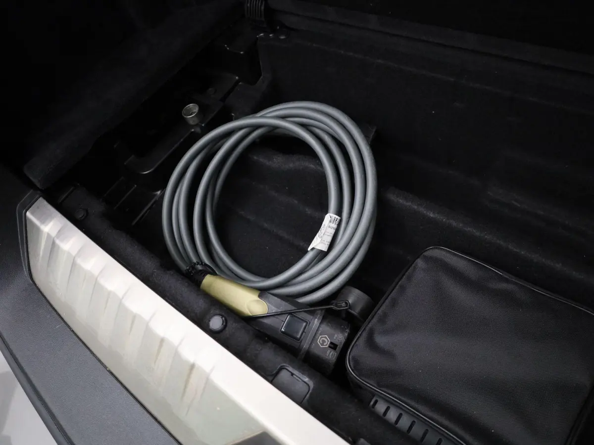 530e 215kW xDrive Auto | Apple Carplay / Android Auto | Panoramadak | Sfeerverlichting | Harman / Kardon | Achteruitrijcamera | Trekhaak |
