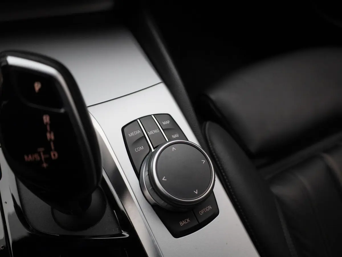 530e 215kW xDrive Auto | Apple Carplay / Android Auto | Panoramadak | Sfeerverlichting | Harman / Kardon | Achteruitrijcamera | Trekhaak |
