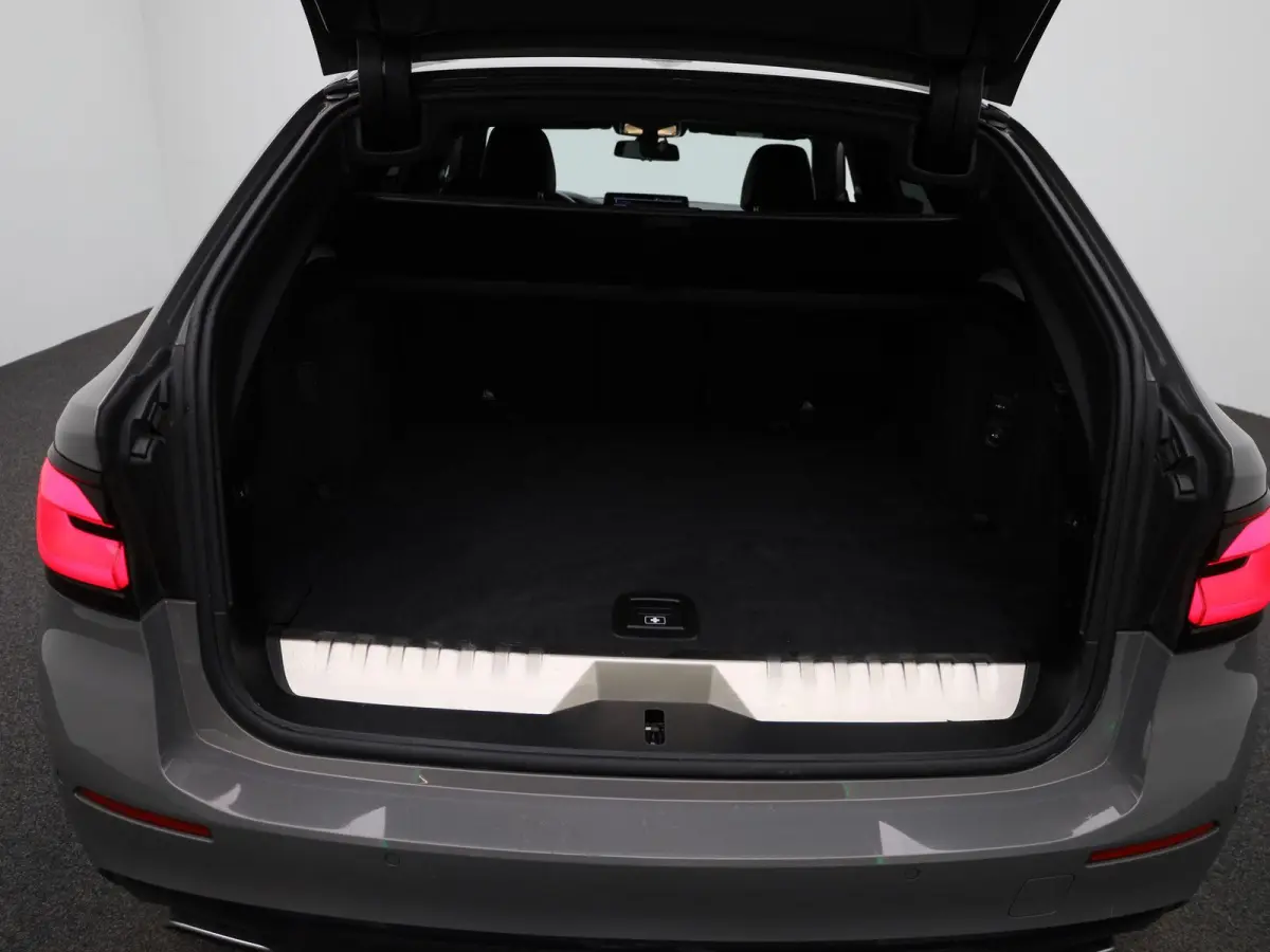 530e 215kW xDrive Auto | Apple Carplay / Android Auto | Panoramadak | Sfeerverlichting | Harman / Kardon | Achteruitrijcamera | Trekhaak |