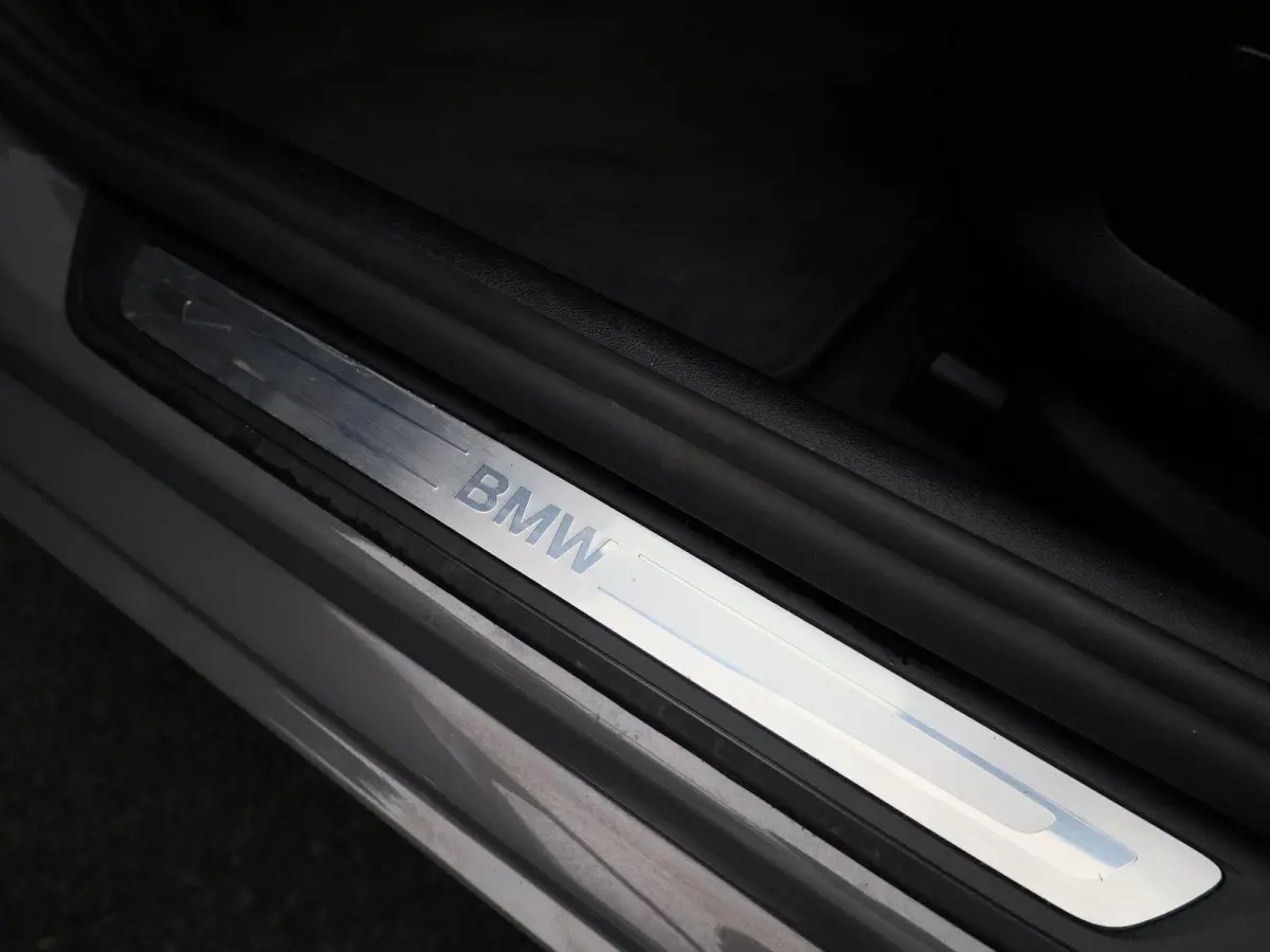 530e 215kW xDrive Auto | Apple Carplay / Android Auto | Panoramadak | Sfeerverlichting | Harman / Kardon | Achteruitrijcamera | Trekhaak |