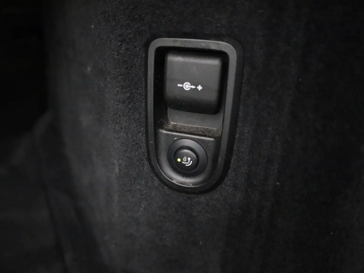 530e 215kW xDrive Auto | Apple Carplay / Android Auto | Panoramadak | Sfeerverlichting | Harman / Kardon | Achteruitrijcamera | Trekhaak |