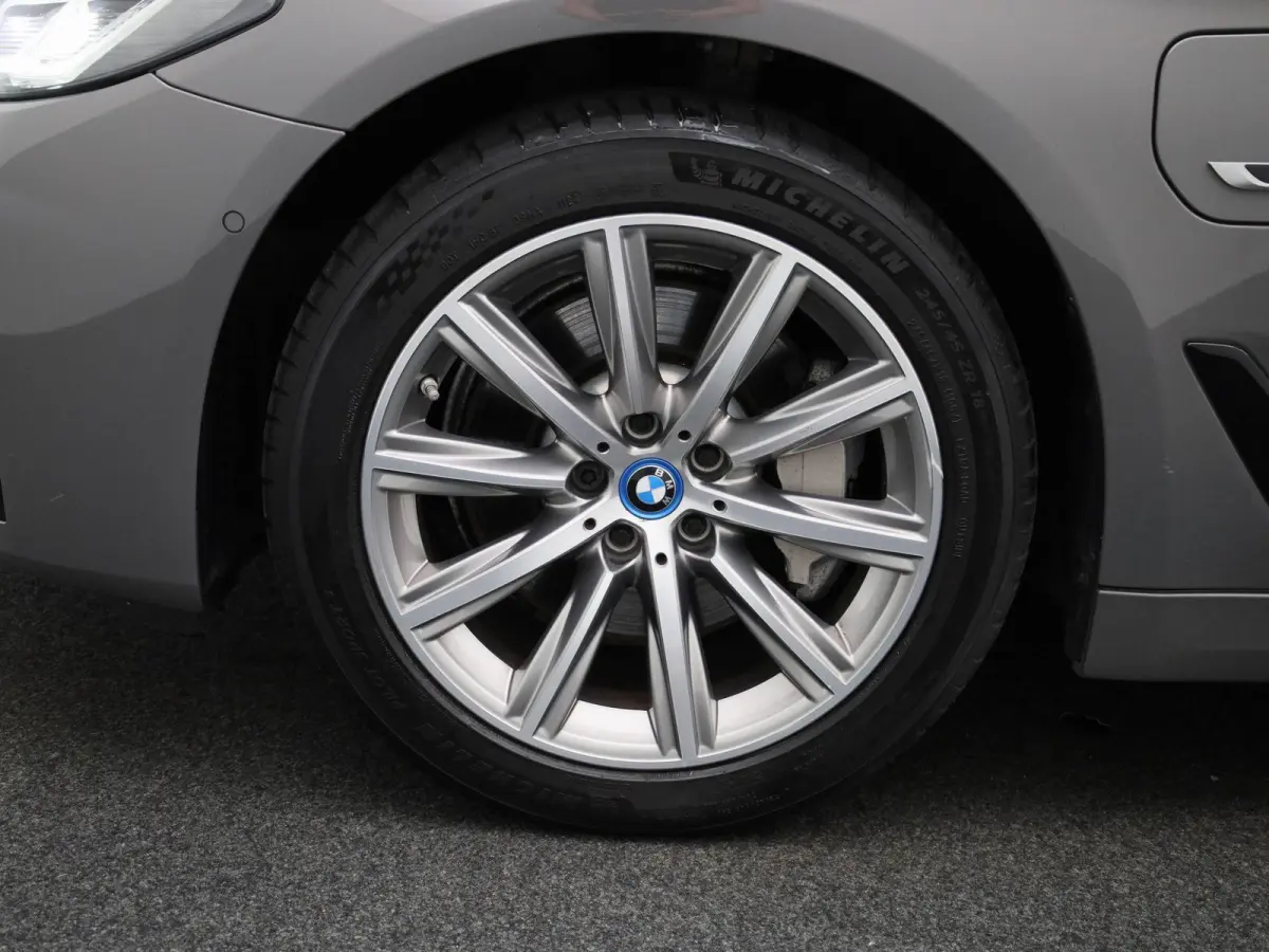 530e 215kW xDrive Auto | Apple Carplay / Android Auto | Panoramadak | Sfeerverlichting | Harman / Kardon | Achteruitrijcamera | Trekhaak |