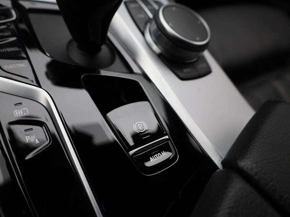530e 215kW xDrive Auto | Apple Carplay / Android Auto | Panoramadak | Sfeerverlichting | Harman / Kardon | Achteruitrijcamera | Trekhaak |