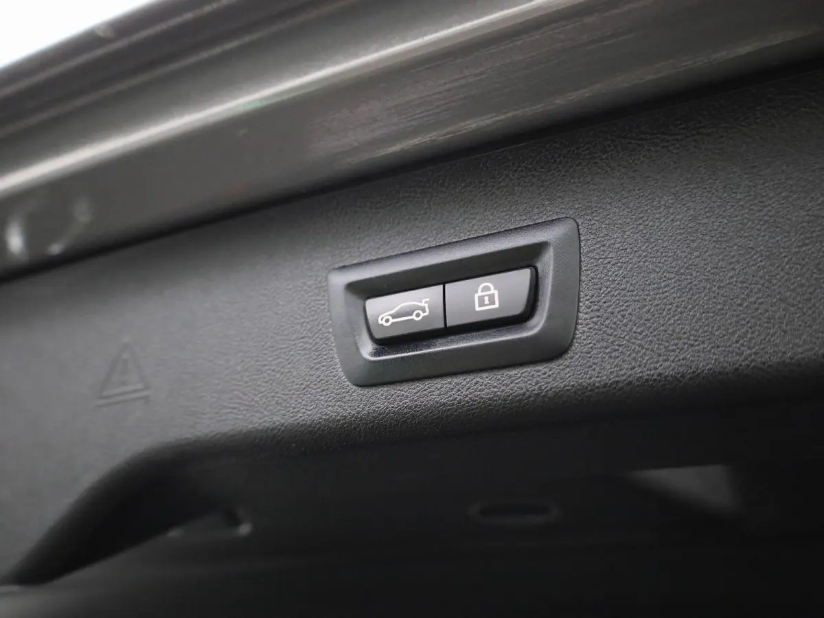 530e 215kW xDrive Auto | Apple Carplay / Android Auto | Panoramadak | Sfeerverlichting | Harman / Kardon | Achteruitrijcamera | Trekhaak |