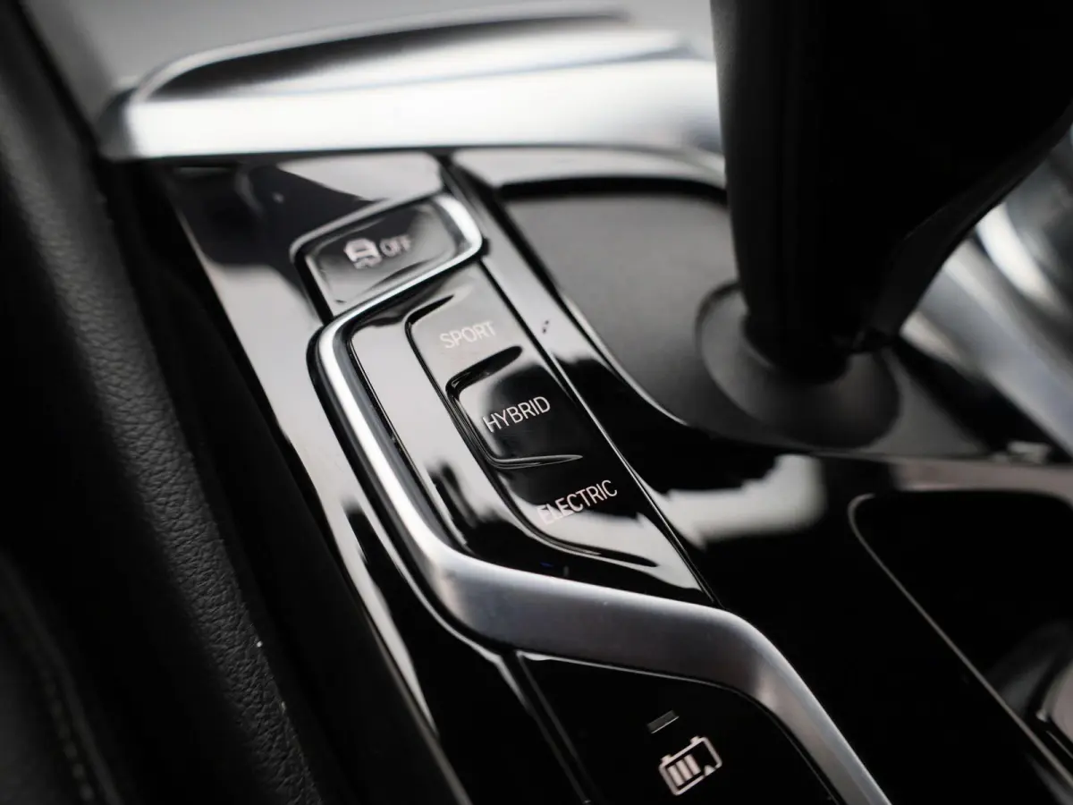 530e 215kW xDrive Auto | Apple Carplay / Android Auto | Panoramadak | Sfeerverlichting | Harman / Kardon | Achteruitrijcamera | Trekhaak |