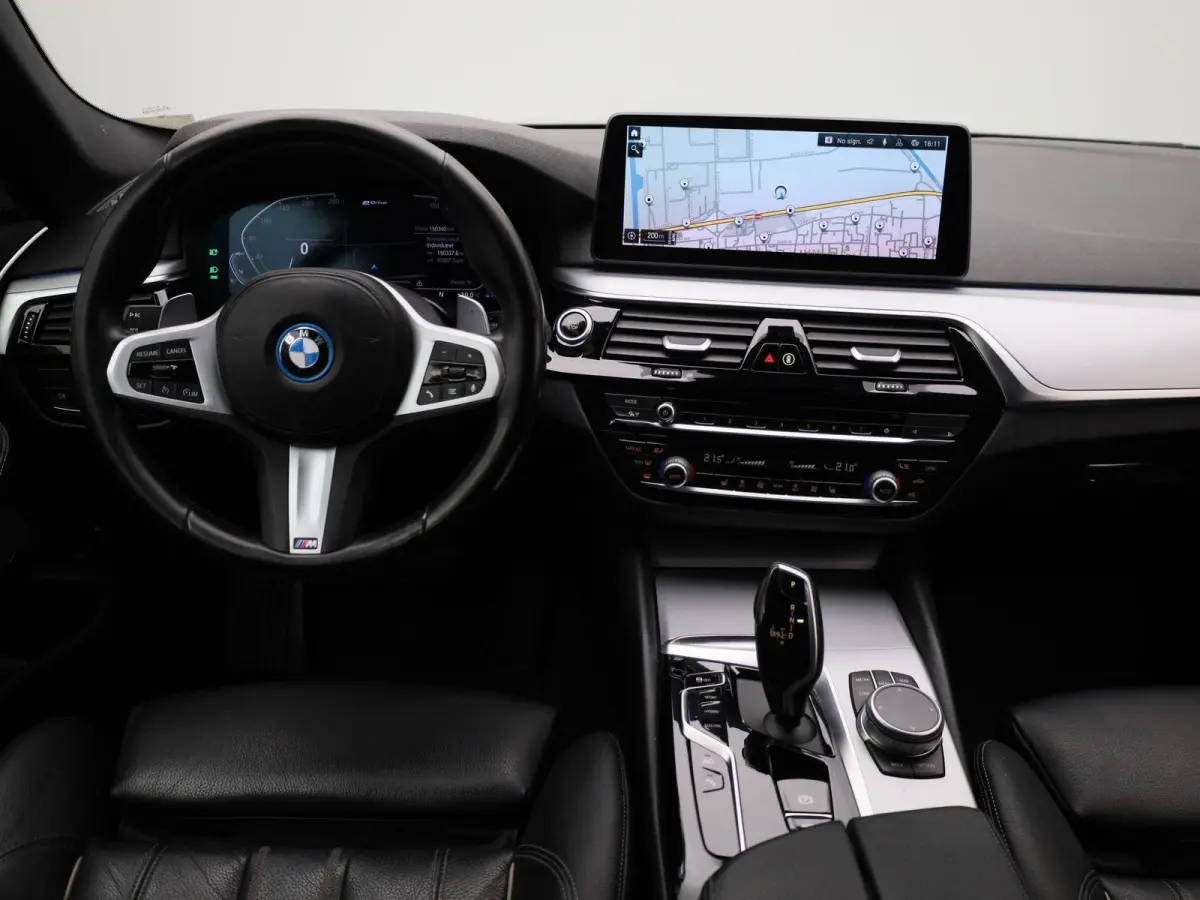 530e 215kW xDrive Auto | Apple Carplay / Android Auto | Panoramadak | Sfeerverlichting | Harman / Kardon | Achteruitrijcamera | Trekhaak |