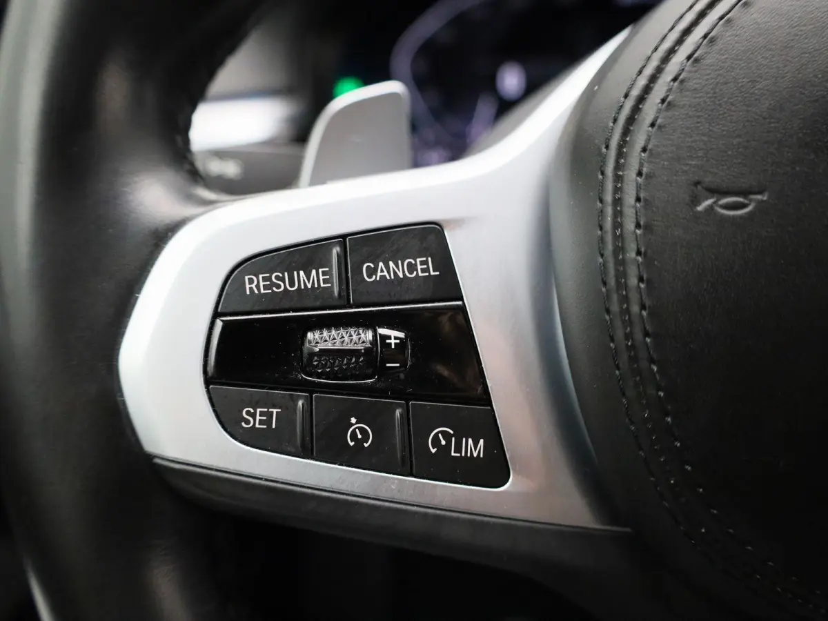 530e 215kW xDrive Auto | Apple Carplay / Android Auto | Panoramadak | Sfeerverlichting | Harman / Kardon | Achteruitrijcamera | Trekhaak |
