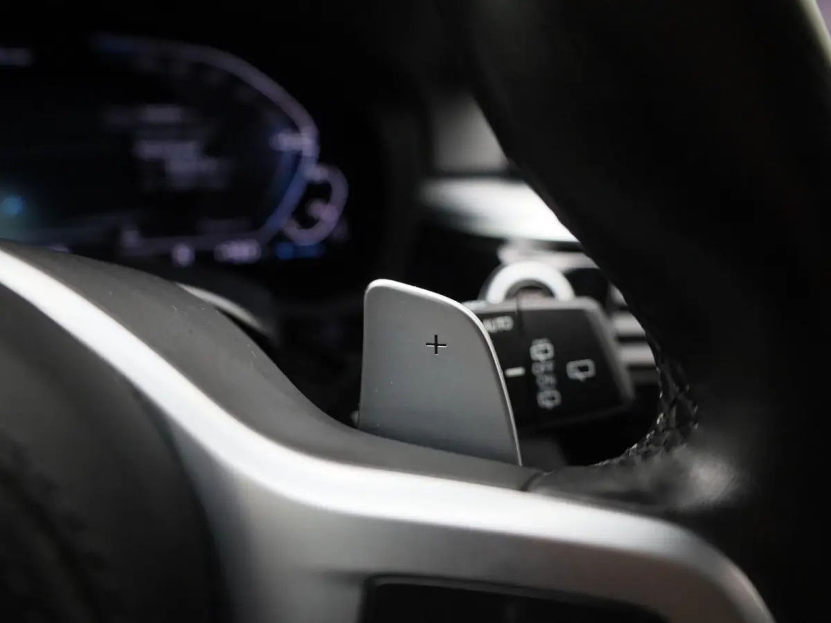 530e 215kW xDrive Auto | Apple Carplay / Android Auto | Panoramadak | Sfeerverlichting | Harman / Kardon | Achteruitrijcamera | Trekhaak |
