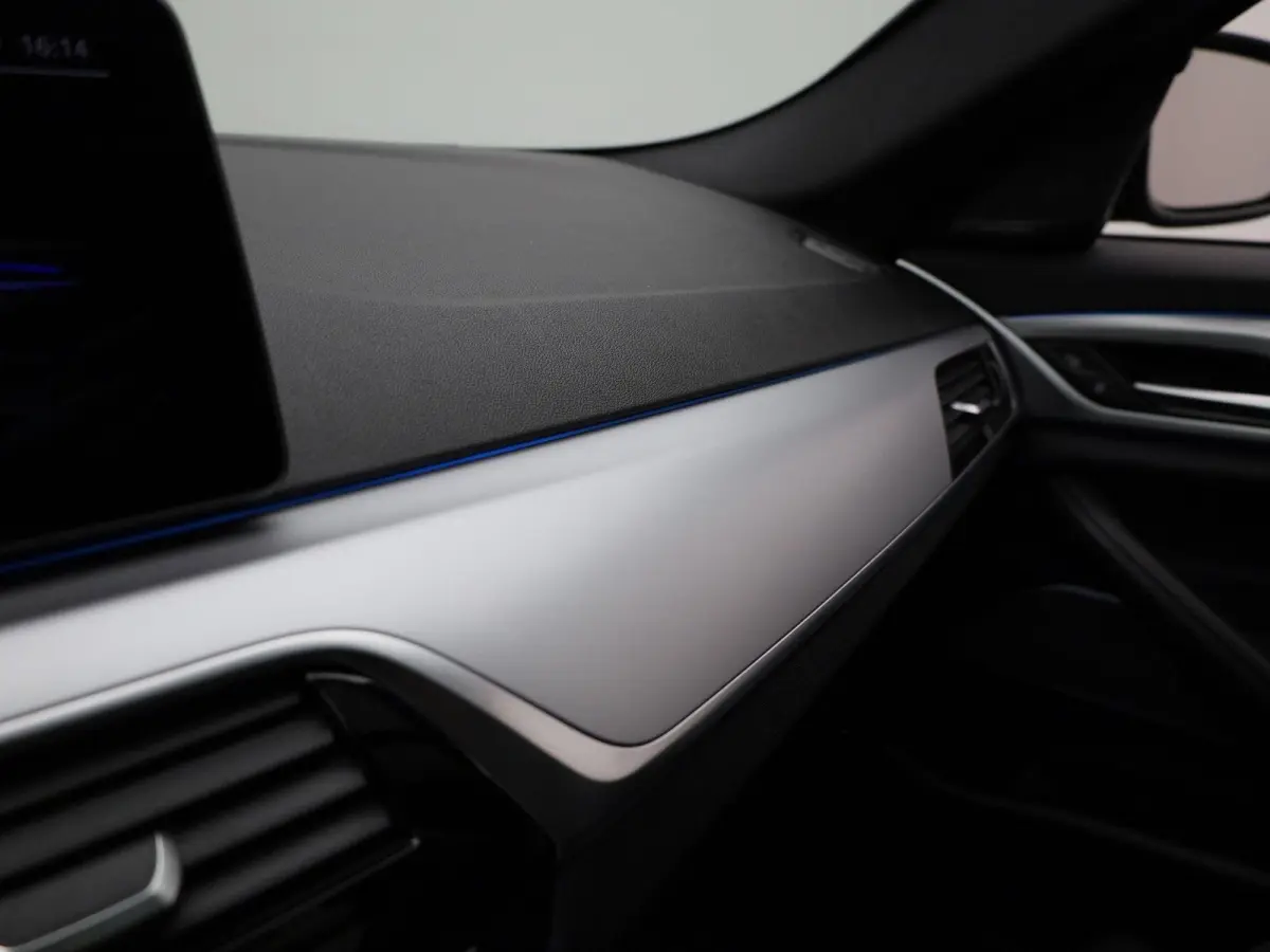 530e 215kW xDrive Auto | Apple Carplay / Android Auto | Panoramadak | Sfeerverlichting | Harman / Kardon | Achteruitrijcamera | Trekhaak |